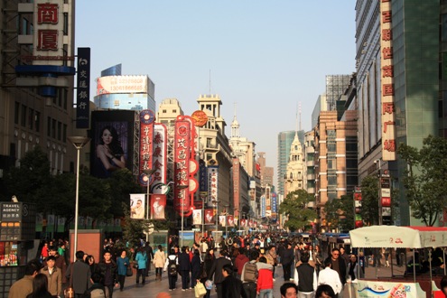 Con phố thương mại sầm uất mang tên Nam Kinh ở thành phố Thượng Hải. Ảnh: Khánh Duy