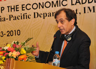 Giám đốc Quỹ Tiền tệ Quốc tế (IMF) đặc trách khu vực Châu Á - Thái Bình Dương Anoop Singh